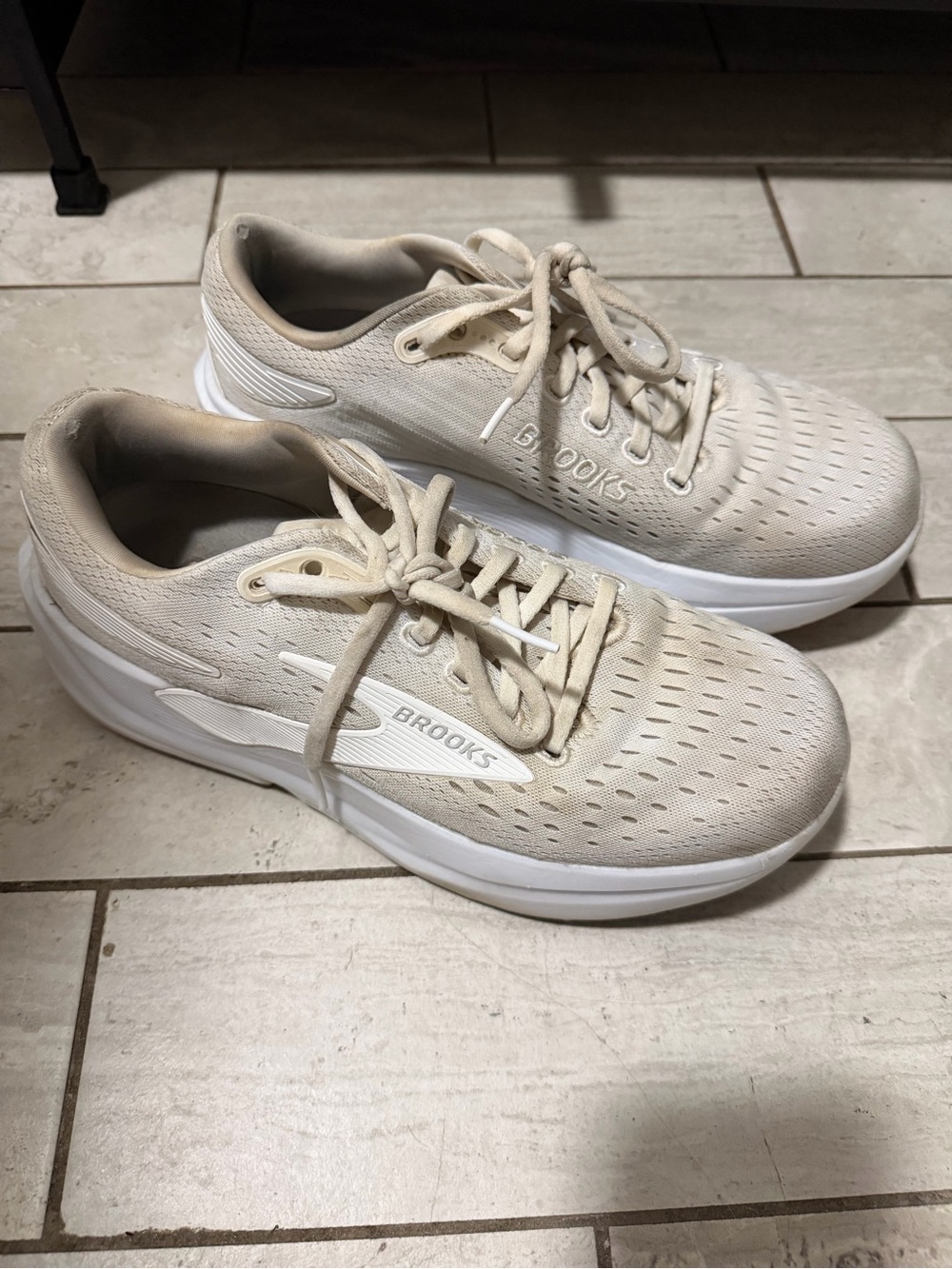 Brooks Women's Ghost Max 3 White Size 8 - Picture 2 of 7